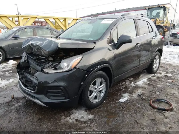 3GNCJLSB5KL259025 2019 CHEVROLET TRAX - Image 2