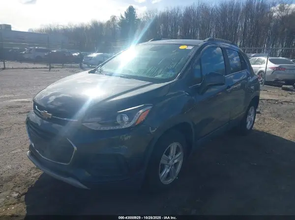 3GNCJLSB5KL275614 2019 CHEVROLET TRAX - Image 2