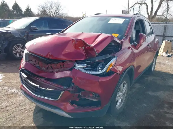 3GNCJLSB5KL286693 2019 CHEVROLET TRAX - Image 2
