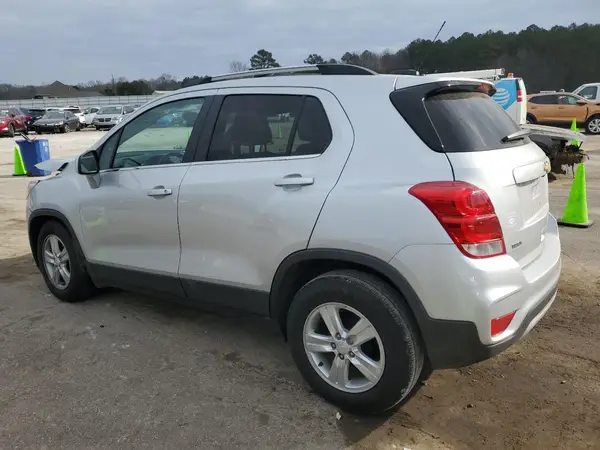 3GNCJLSB5KL305596 2019 CHEVROLET TRAX - Image 2