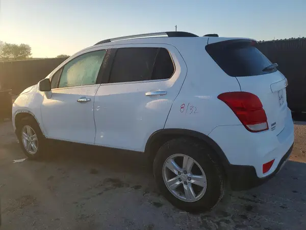 3GNCJLSB5KL313911 2019 CHEVROLET TRAX - Image 2