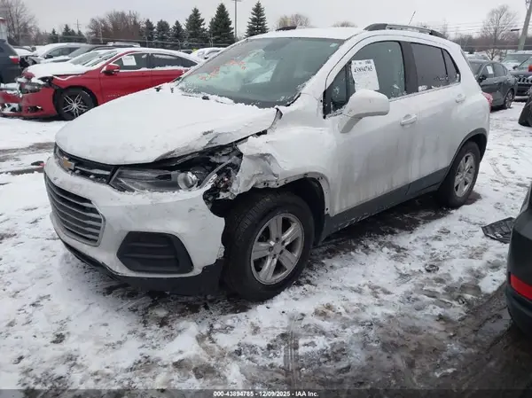 3GNCJLSB5KL314802 2019 CHEVROLET TRAX - Image 2