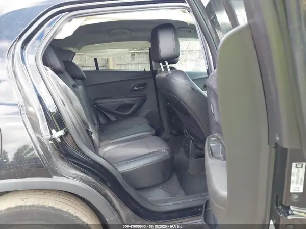 3GNCJLSB5KL326805 2019 CHEVROLET TRAX - Image 8