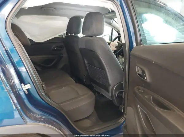 3GNCJLSB5KL334757 2019 CHEVROLET TRAX - Image 8