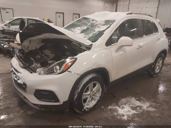 3GNCJLSB5KL364924 2019 CHEVROLET TRAX - Image 2