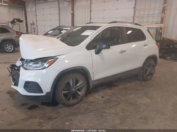 3GNCJLSB5LL143602 2020 CHEVROLET TRAX - Image 2