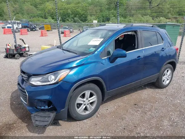 3GNCJLSB5LL161632 2020 CHEVROLET TRAX - Image 2