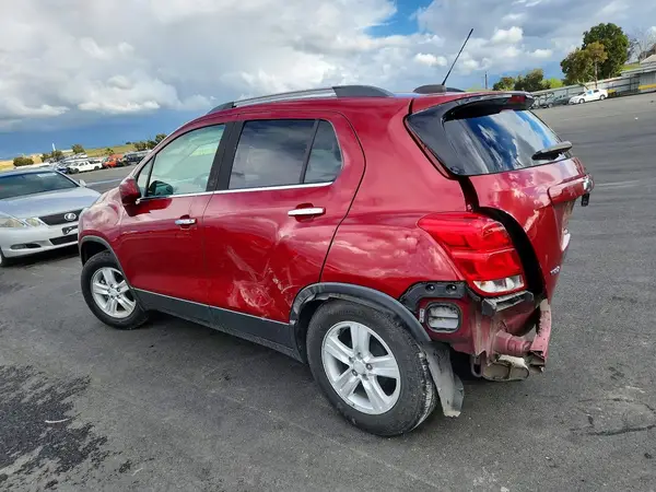 3GNCJLSB5LL163946 2020 CHEVROLET TRAX - Image 2