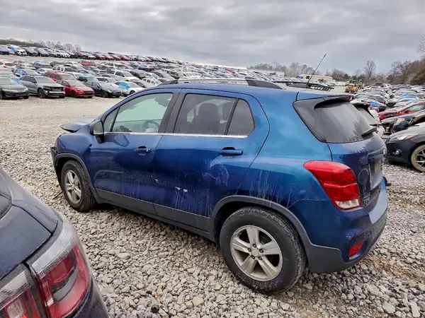 3GNCJLSB5LL215673 2020 CHEVROLET TRAX - Image 2