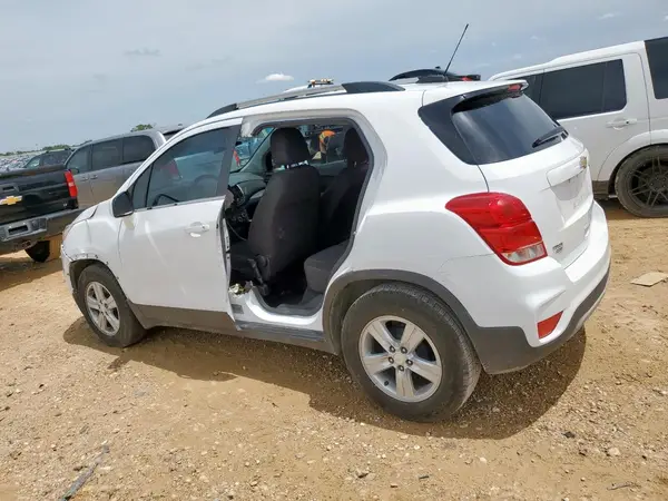3GNCJLSB5LL224258 2020 CHEVROLET TRAX - Image 2