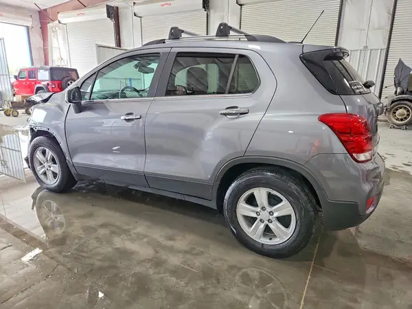 3GNCJLSB5LL296092 2020 CHEVROLET TRAX - Image 2