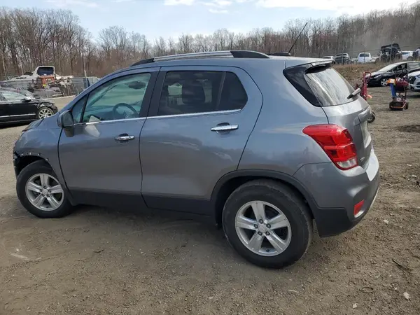 3GNCJLSB5LL301081 2020 CHEVROLET TRAX - Image 2