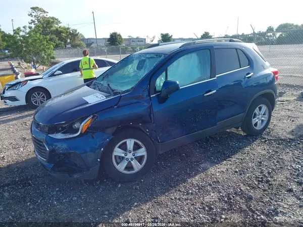 3GNCJLSB5LL303817 2020 CHEVROLET TRAX - Image 2