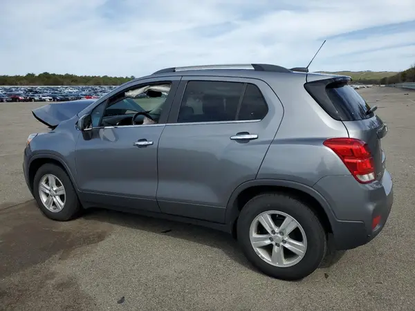 3GNCJLSB5LL323369 2020 CHEVROLET TRAX - Image 2