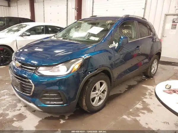 3GNCJLSB5LL326028 2020 CHEVROLET TRAX - Image 2