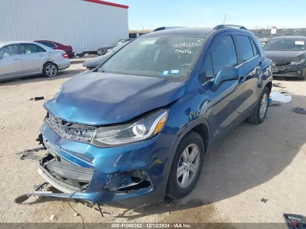 3GNCJLSB5LL336042 2020 CHEVROLET TRAX - Image 2