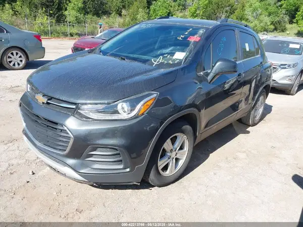 3GNCJLSB6JL258173 2018 CHEVROLET TRAX - Image 2