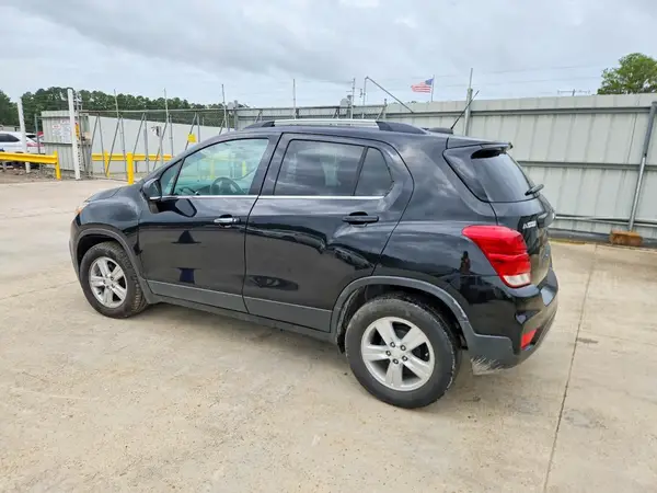 3GNCJLSB6JL285115 2018 CHEVROLET TRAX - Image 2