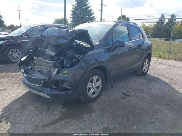 3GNCJLSB6JL347077 2018 CHEVROLET TRAX - Image 2
