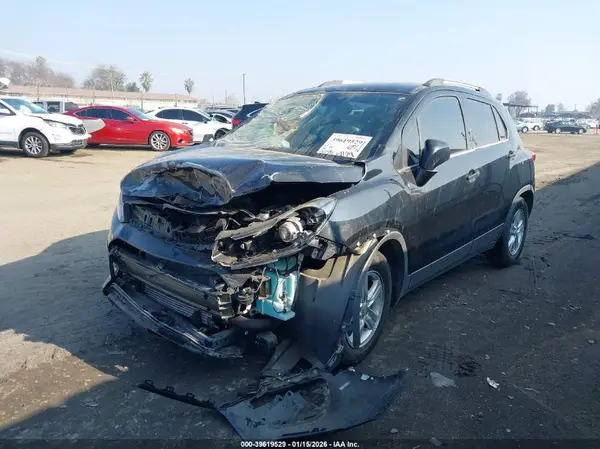 3GNCJLSB6JL375235 2018 CHEVROLET TRAX - Image 2
