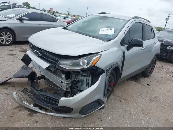 3GNCJLSB6KL108825 2019 CHEVROLET TRAX - Image 2