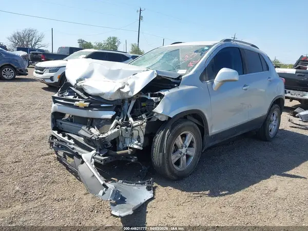 3GNCJLSB6KL121025 2019 CHEVROLET TRAX - Image 2