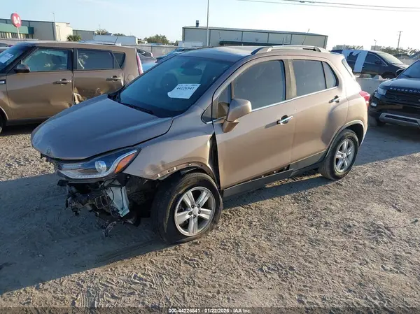 3GNCJLSB6KL128542 2019 CHEVROLET TRAX - Image 2