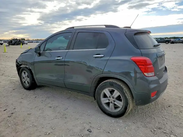3GNCJLSB6KL151089 2019 CHEVROLET TRAX - Image 2