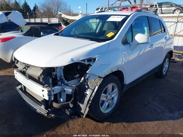 3GNCJLSB6KL160245 2019 CHEVROLET TRAX - Image 2