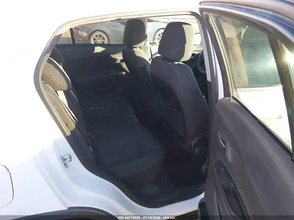 3GNCJLSB6KL160245 2019 CHEVROLET TRAX - Image 8