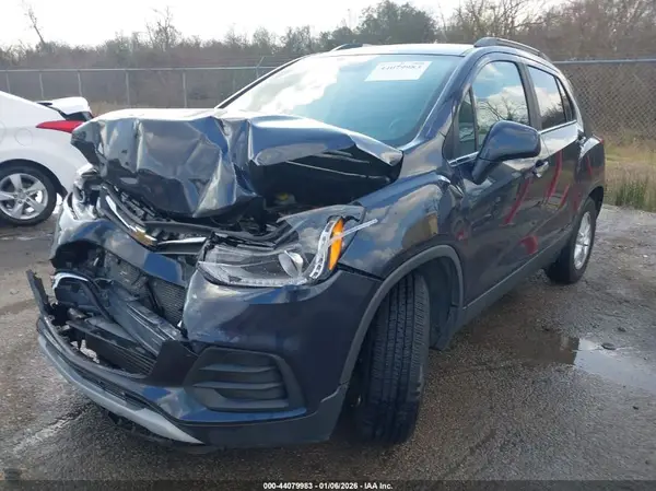 3GNCJLSB6KL212053 2019 CHEVROLET TRAX - Image 2