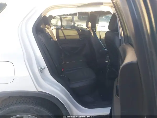3GNCJLSB6KL252410 2019 CHEVROLET TRAX - Image 8