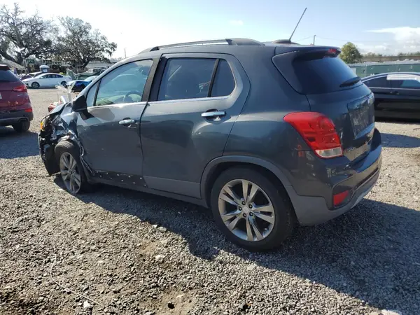3GNCJLSB6KL256876 2019 CHEVROLET TRAX - Image 2