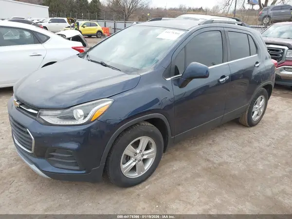 3GNCJLSB6KL304019 2019 CHEVROLET TRAX - Image 2