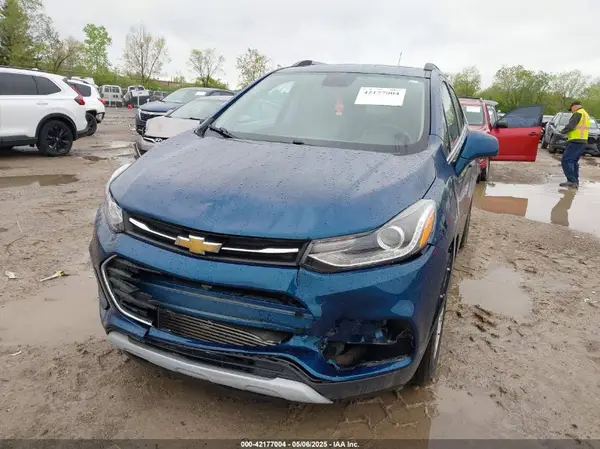 3GNCJLSB6KL339806 2019 CHEVROLET TRAX - Image 2