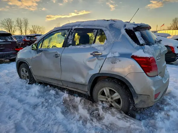 3GNCJLSB6KL344584 2019 CHEVROLET TRAX - Image 2