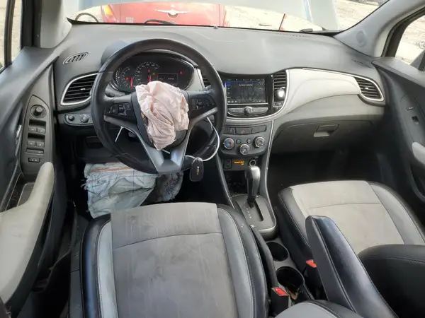3GNCJLSB6KL360672 2019 CHEVROLET TRAX - Image 8