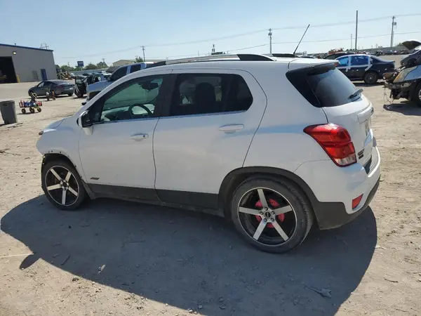3GNCJLSB6KL370098 2019 CHEVROLET TRAX - Image 2