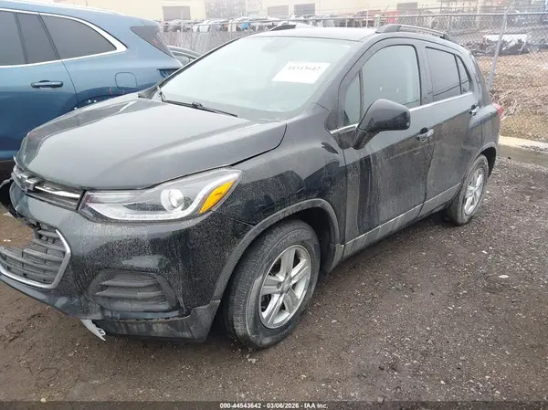 3GNCJLSB6KL397544 2019 CHEVROLET TRAX - Image 2