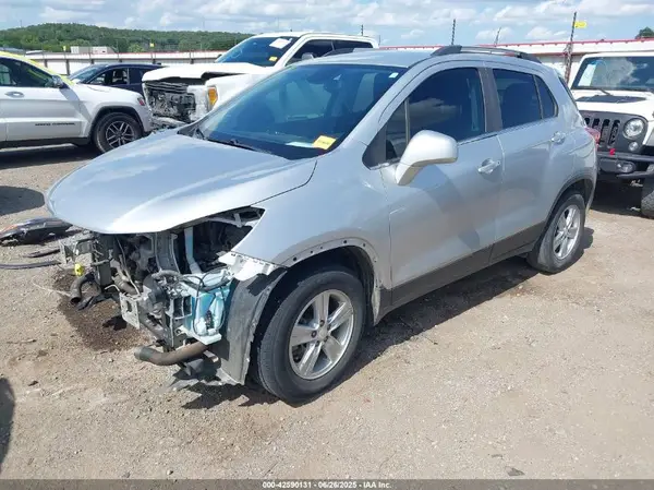3GNCJLSB6LL200213 2020 CHEVROLET TRAX - Image 2
