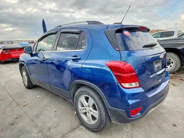 3GNCJLSB6LL232806 2020 CHEVROLET TRAX - Image 2