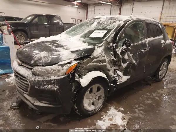 3GNCJLSB6LL251436 2020 CHEVROLET TRAX - Image 2