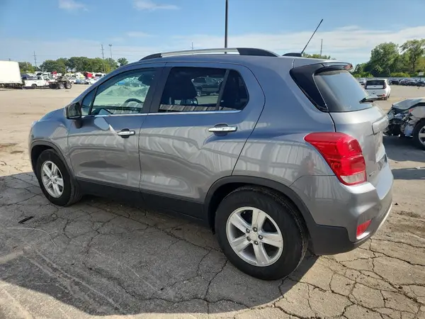 3GNCJLSB6LL290589 2020 CHEVROLET TRAX - Image 2
