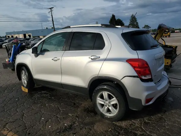3GNCJLSB6LL311067 2020 CHEVROLET TRAX - Image 2