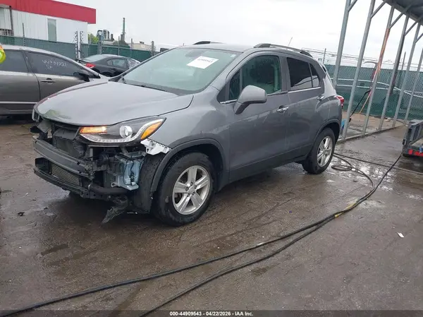 3GNCJLSB6LL319590 2020 CHEVROLET TRAX - Image 2