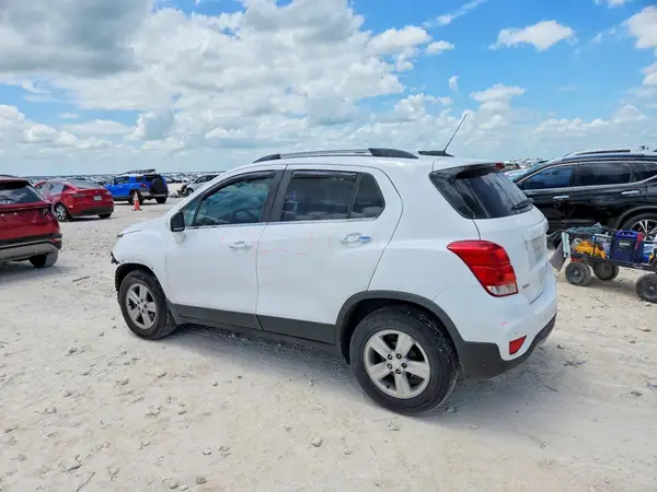 3GNCJLSB6LL324370 2020 CHEVROLET TRAX - Image 2