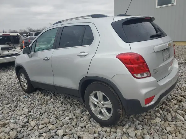 3GNCJLSB6LL327351 2020 CHEVROLET TRAX - Image 2