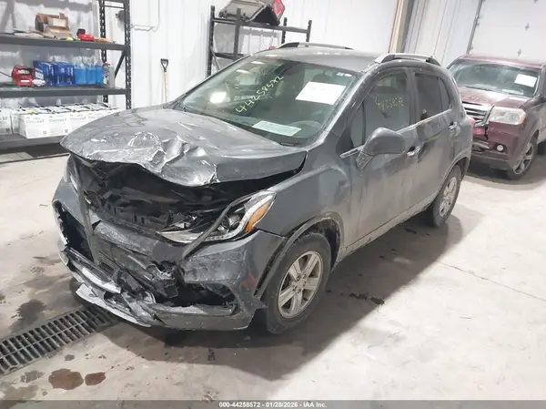 3GNCJLSB7HL182070 2017 CHEVROLET TRAX - Image 2