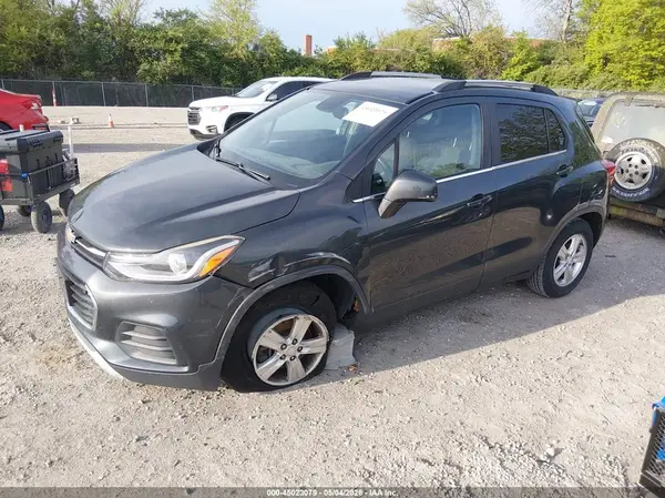 3GNCJLSB7HL205198 2017 CHEVROLET TRAX - Image 2