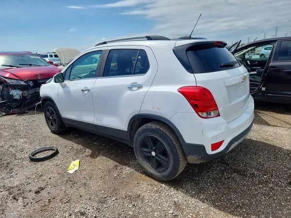 3GNCJLSB7HL233860 2017 CHEVROLET TRAX - Image 2